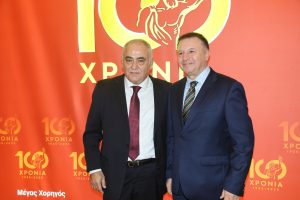 Ο Απόστολος Βλάχος φωτογραφία με τον Πρόεδρο του ΕΕΑ, στην εκδήλωση για τα 100 χρόνια από την ίδρυσή του.